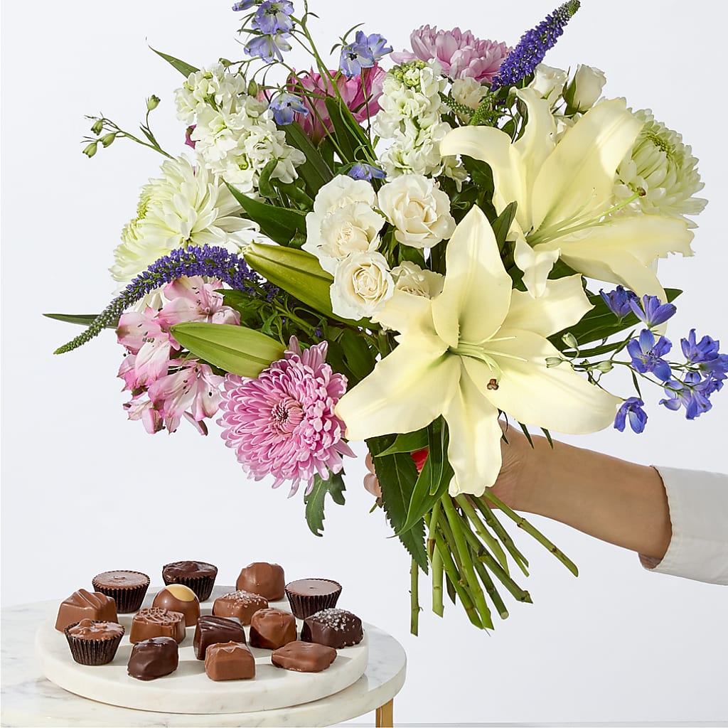 Winter Celebration Bouquet – CASSIDY'S FLOWERS, Newmarket ON