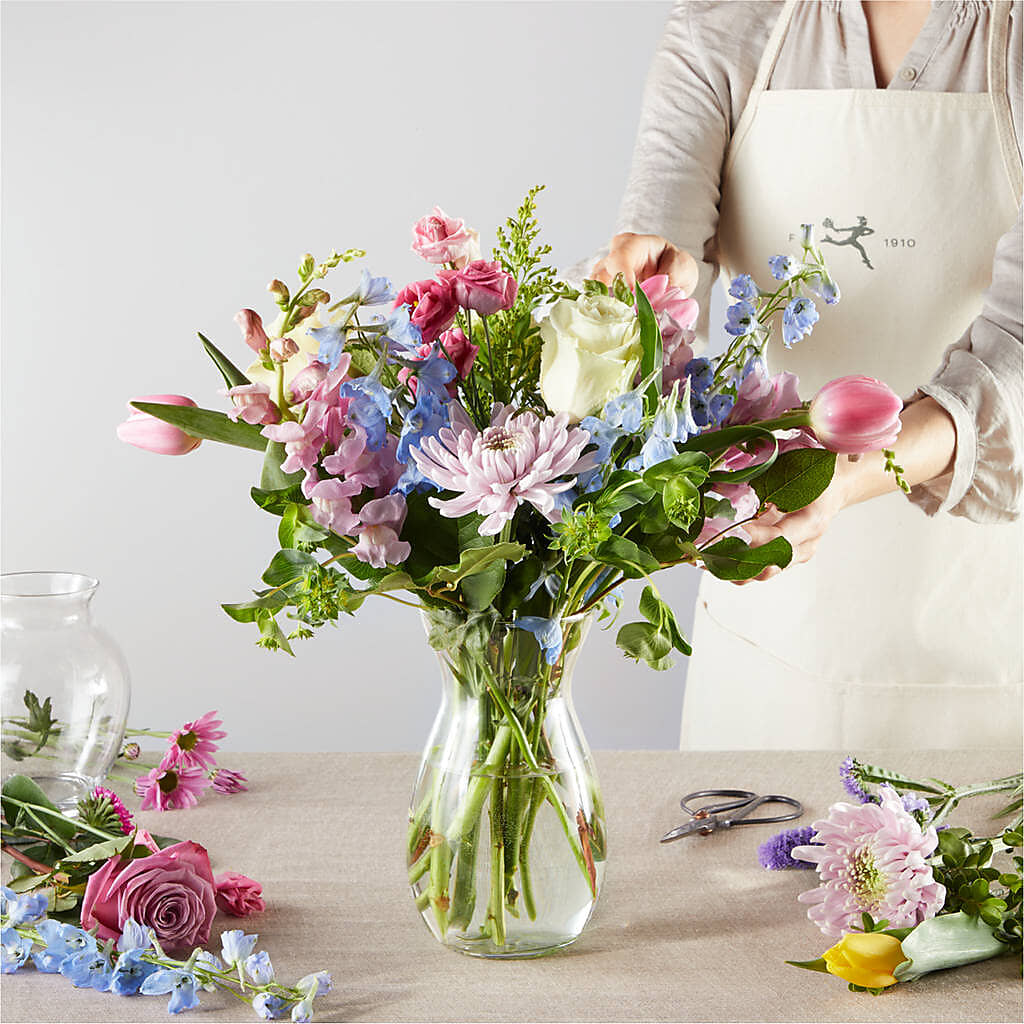 Pastel Tradition - A Florist Original – CASSIDY'S FLOWERS, Newmarket ON