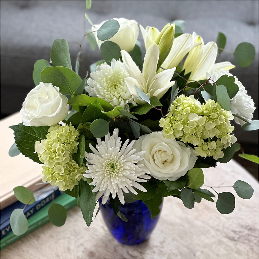 Snowy Dreams Bouquet – CASSIDY'S FLOWERS, Newmarket ON