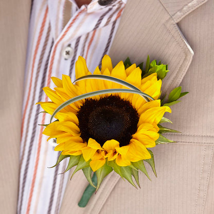 Free Spirit Boutonniere – CASSIDY'S FLOWERS, Newmarket ON
